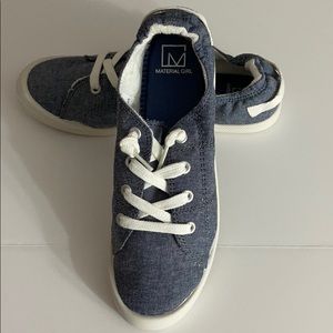 Material Girl Size 7 Denim Wash Gym Shoes